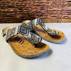 Sam & Libby Hollyn Thong Sandals Size 6.5 Embroidered Boho Tribal Print